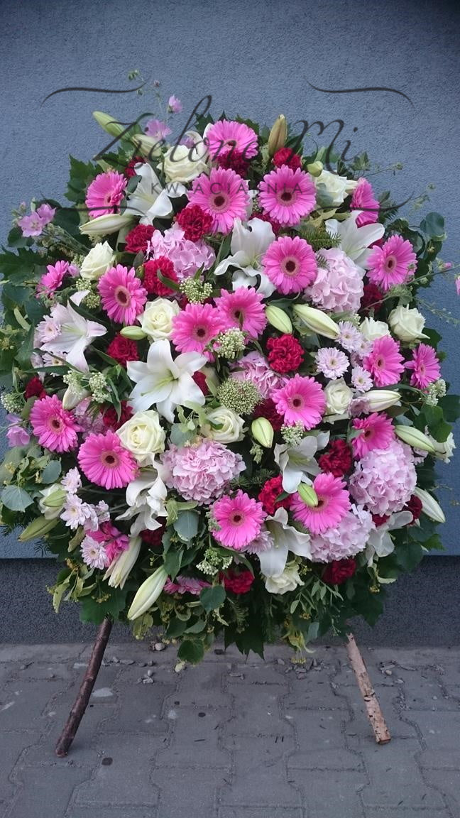 Wieniec w odcieniach różu i bieli