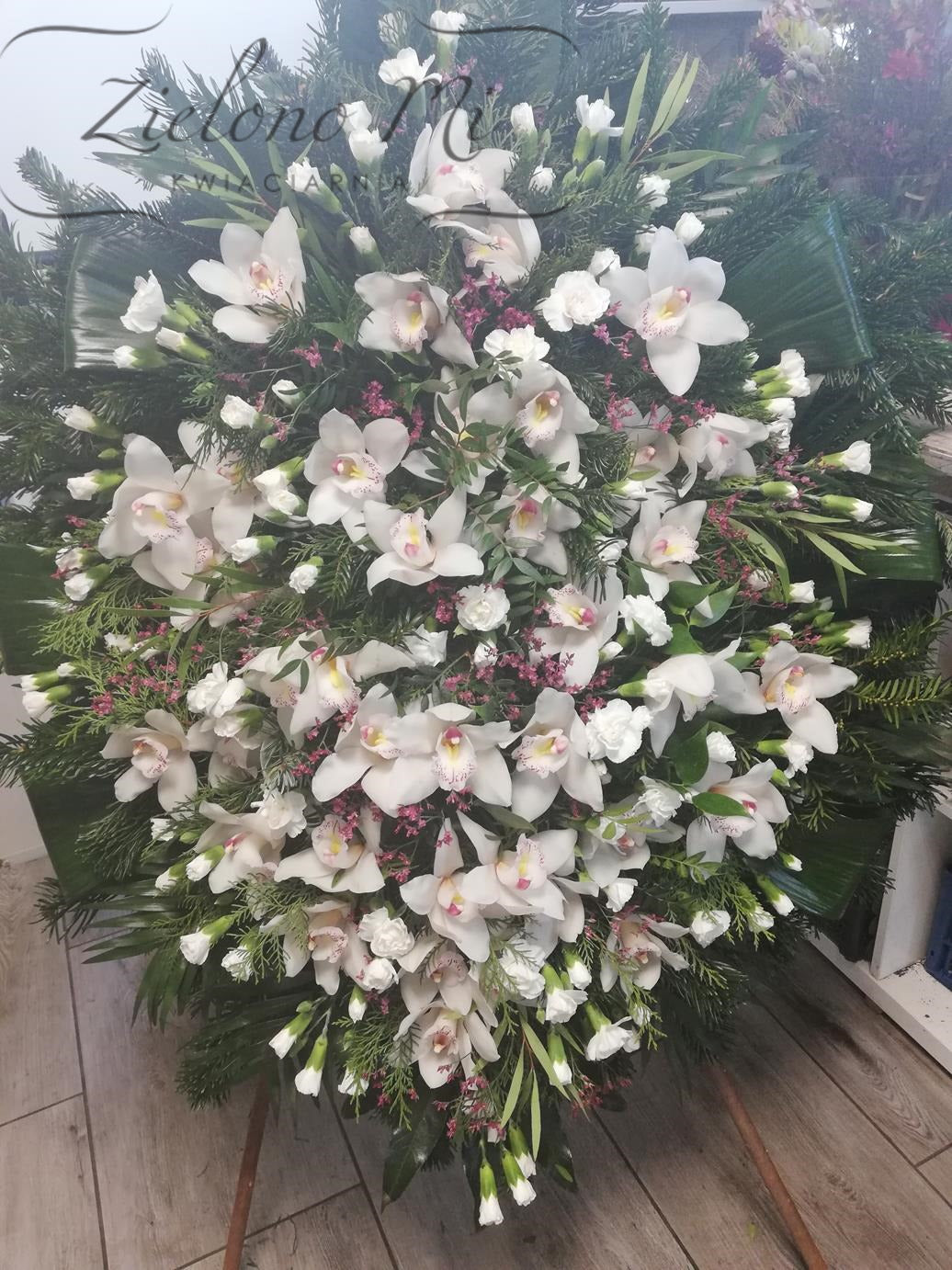 Wieniec z białych storczyków