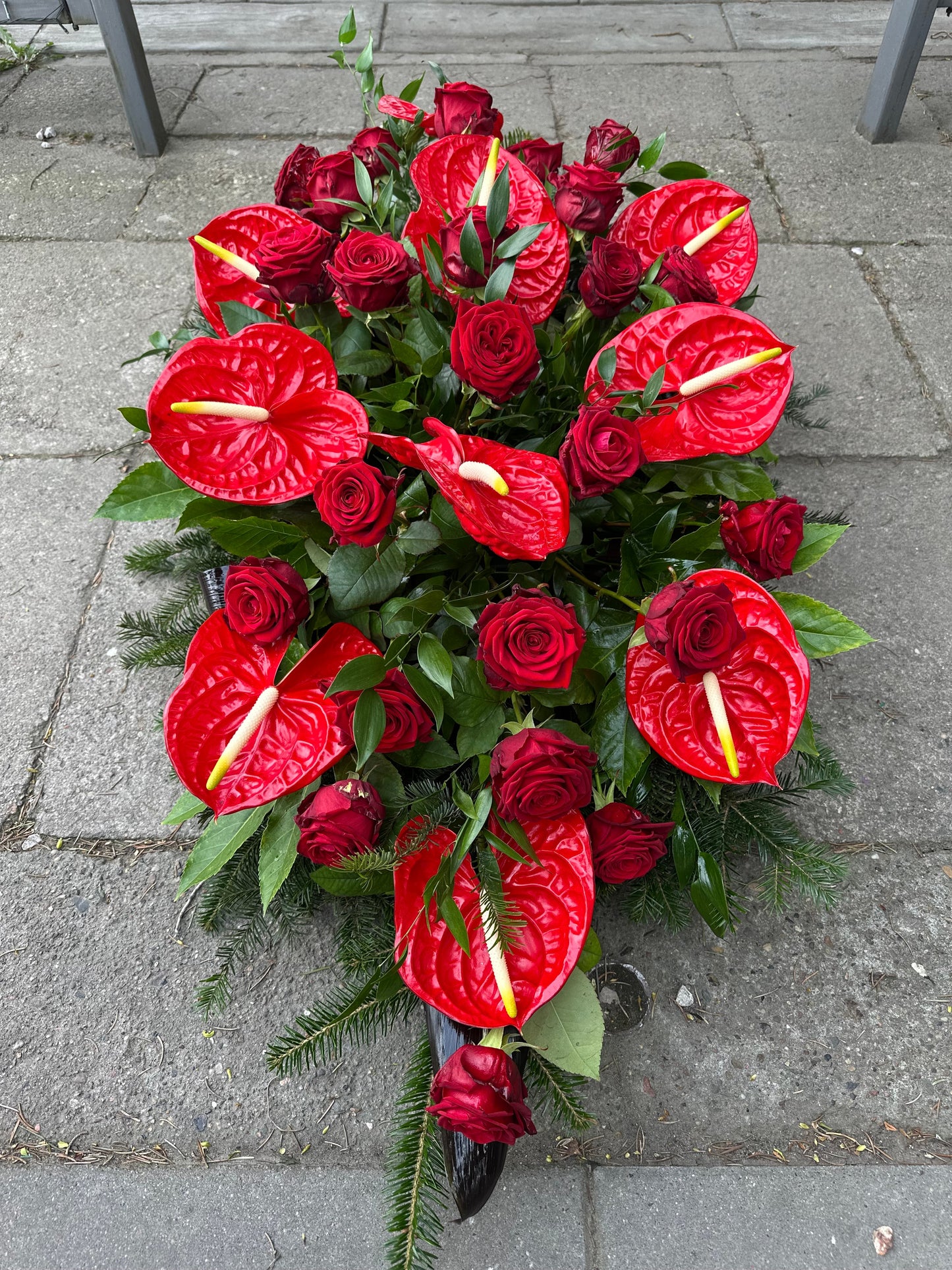 Wiązanka z róż i anturium