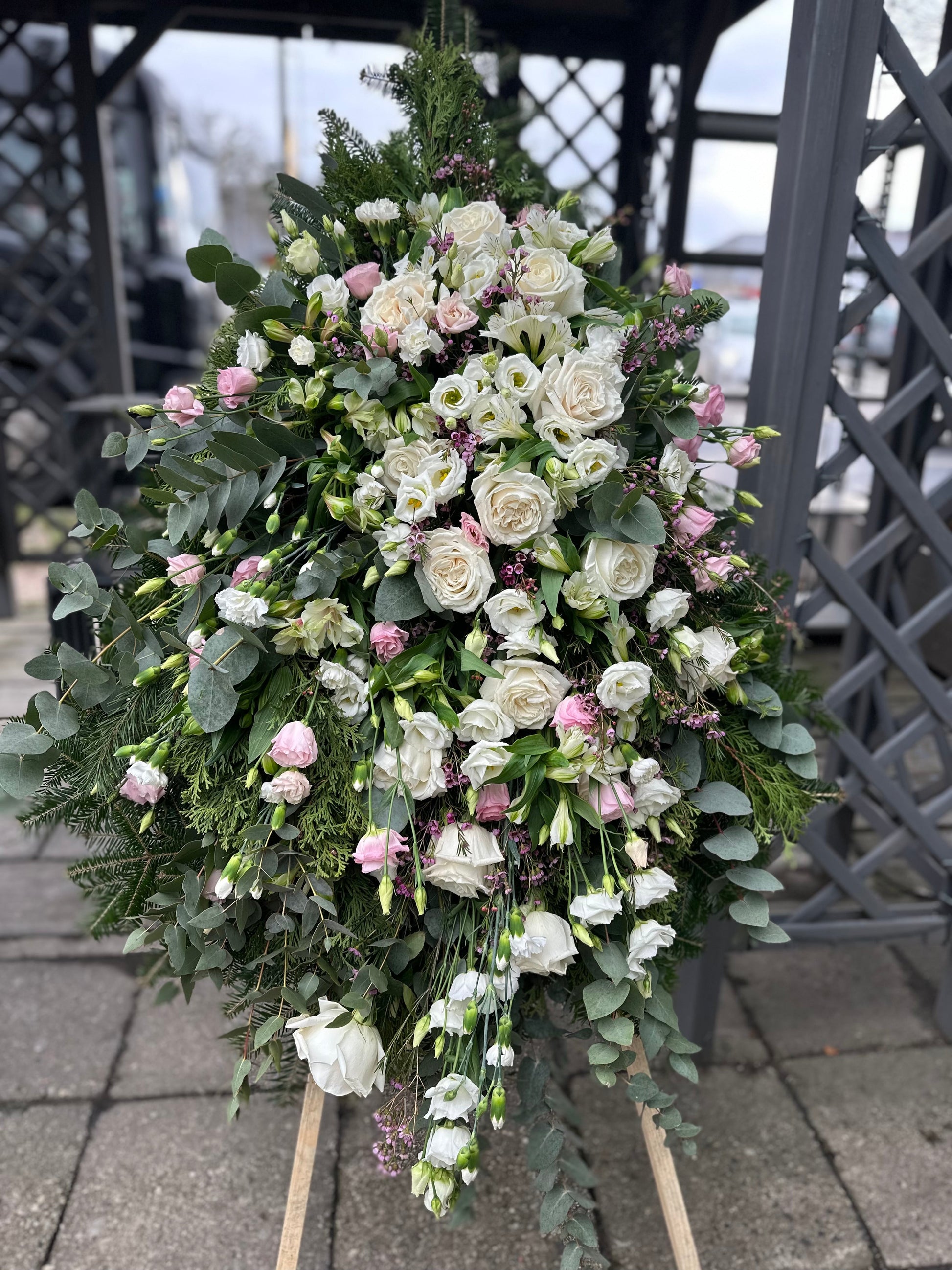 Wieniec artystyczny biało-różowy