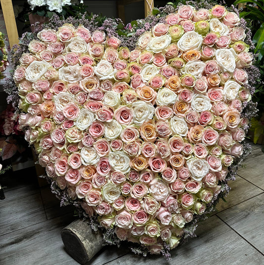 Wieniec w kształcie serca z 250 róż PREMIUM