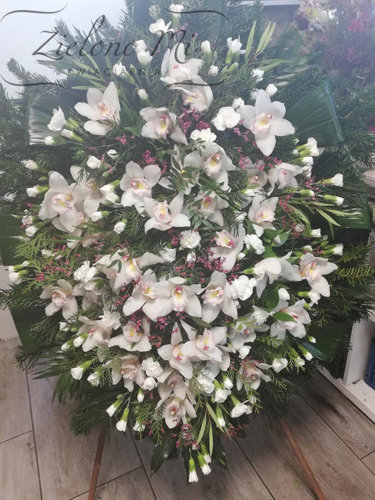 Wieniec z białych storczyków